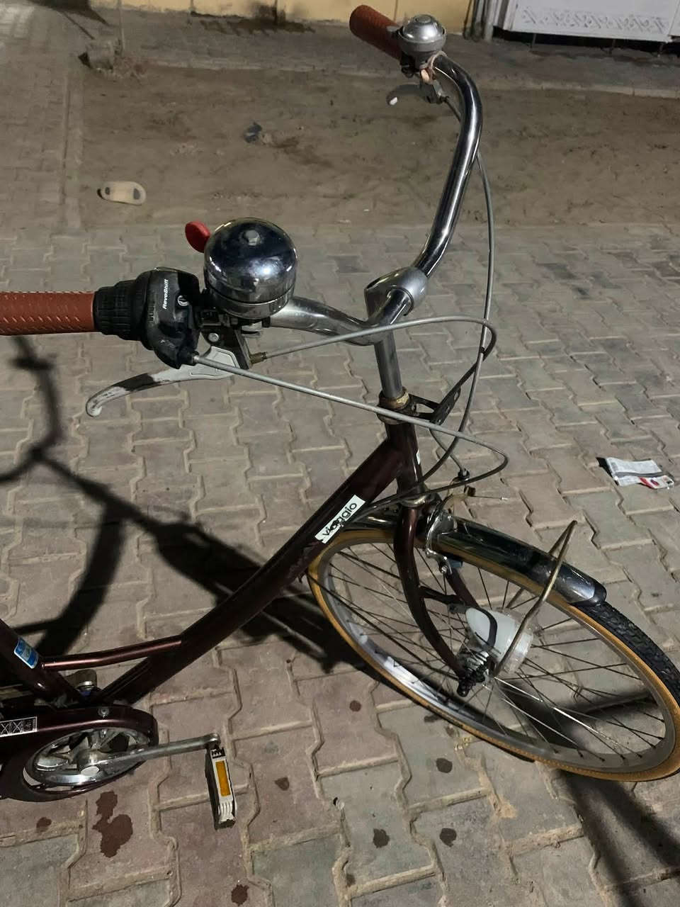 سلام عليكم بايسكل بطة ياباني اصلي (باله) نضيف حيل اخو الجديد اي نقص مابي كلشي شغال بي العكرب البريكات امامي خلفي الايت و السعر (125)العنوان بغداد الطالبيه  للاستفسار الرقم***********
