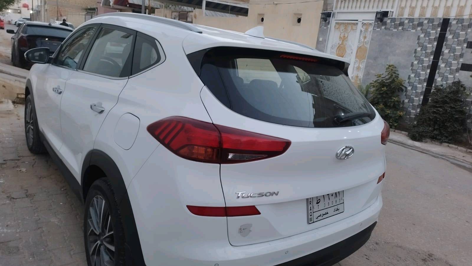 السلام عليكم توسان موديل 202٠ ماشية 124الف لسيارة الكاصد مو العادية بصمة كراسي كهرباء شاشة كار بلي واندرويد اتو ترحيب مرايات مري شفط بيها بل باب مال الصدر شوية وبل جنطة شوية سيارة جديدة مال جناي 