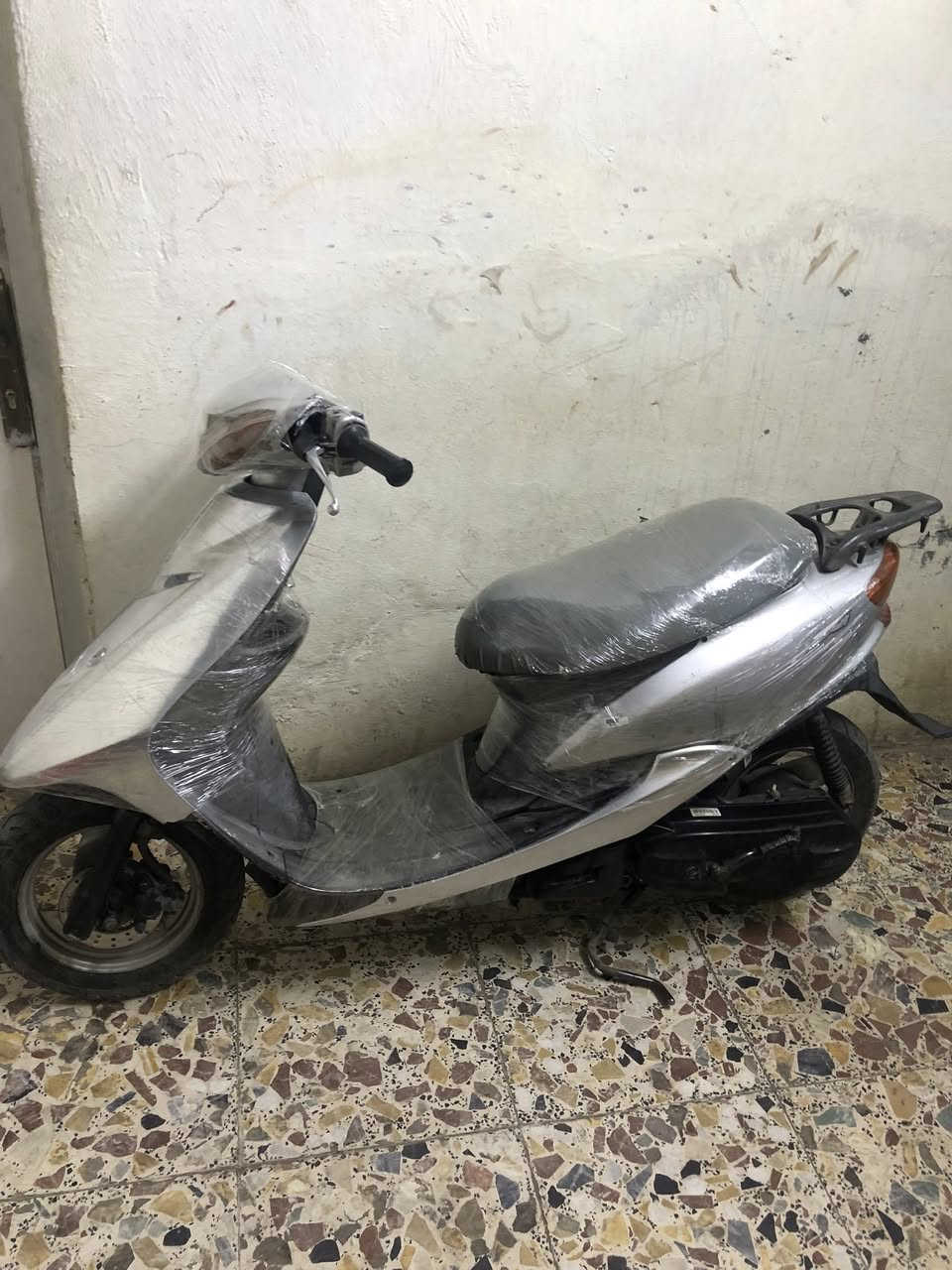 دراجه عصفورية كامله كهربائيات و سلف و هندر نكره شلعه و معدل السعر بـ 250 و بيها مجال بسيط العنوان مدينه الصدر الشراي يجي خاص ***********
