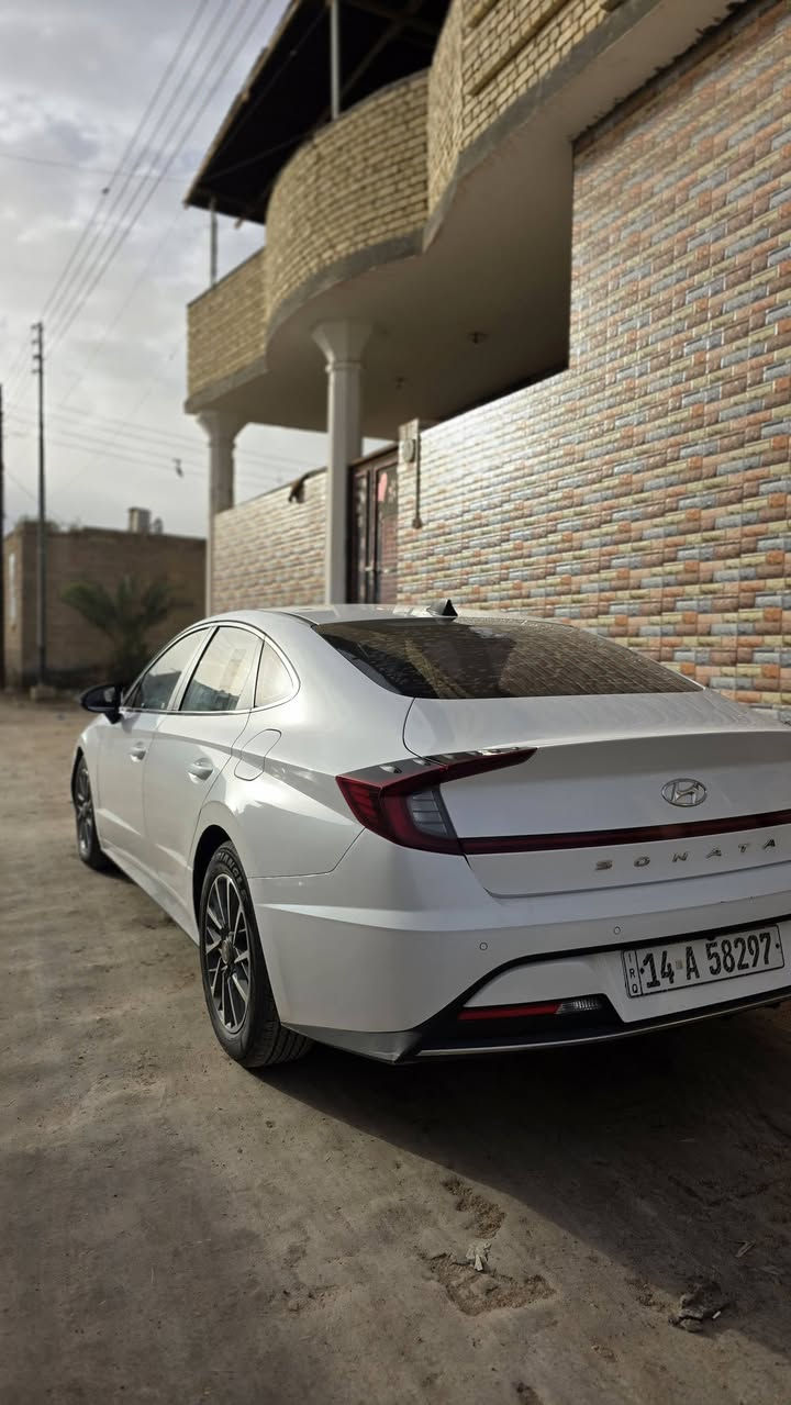 السلام عليكم
سوناتا 2020 وارد كوري غاز بلاد 

الرسميات كفالة + سنوية لل2027
الموصافات 
مري شفط 
اشاير بل مري 
تحكم ستيرن 
تبريد امامي خلفي 
اوتو هولد 
وباقي الموصافات المعروفة 
السيارة بيهة بارد بل جاملق الايسر جهت السايق بسيط كلش ومرشوش ربعة 

السعر 167 + مجالهة بسيط 
***********
