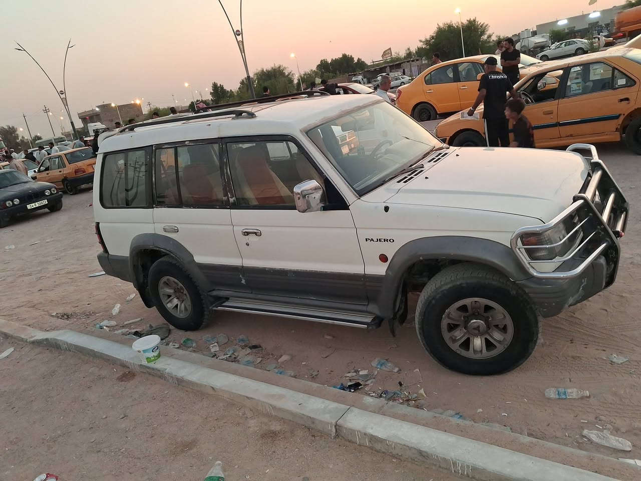 باجيرو للبيع مديل ٩٣ مكينه محوره ٣٠٠٠فيفيتي باسمي السياره بالبصره ابو الخصيب السعر ٤٠وبيه مجال رقم الهاتف ***********
