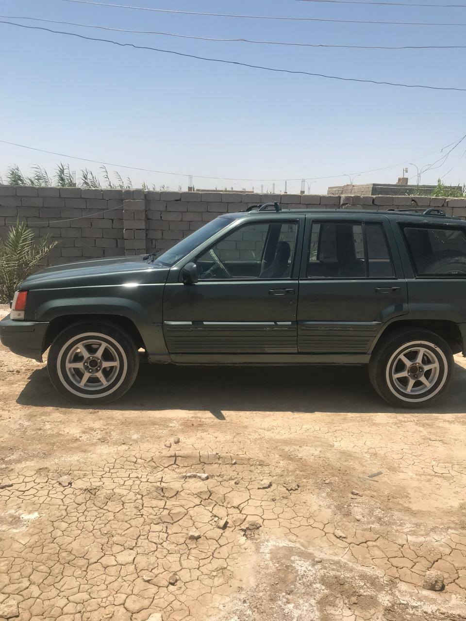 سلام عليكم جيب شاروكي للبيع  مديل 93اسياره جاهزه مكينه او كير جدد حاويه تايرات جديد حداديه مال نيسان كهربائيات  كلها شغاله السعر 38 او بيها مجال ***********
