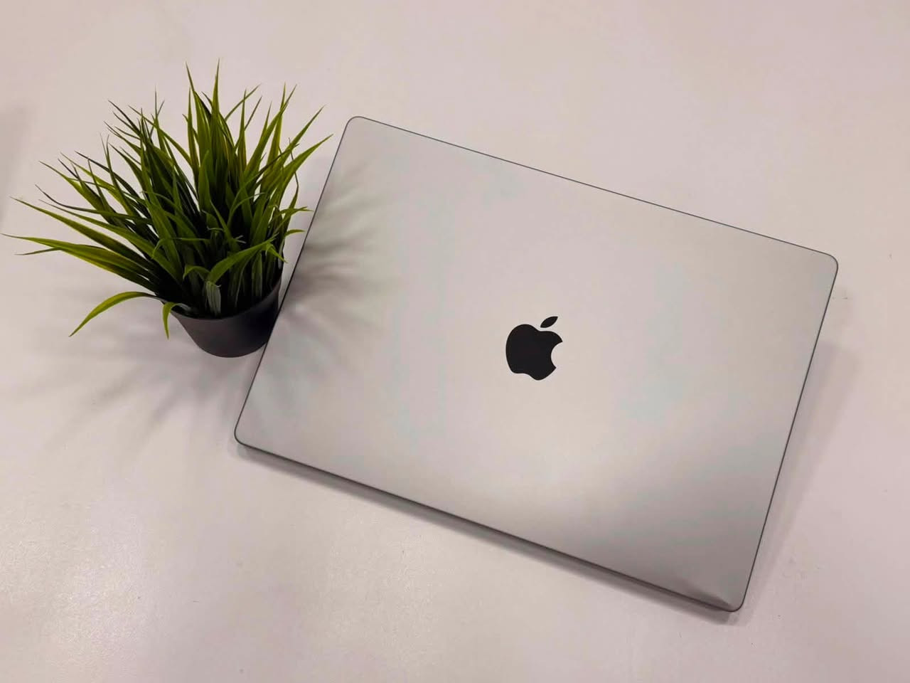  Macbook Pro M1 Max 2021 16-inch
CPU 10Core 
GPU 32Core 
Ram 32GB 
Storage 1TB
BT 100%
Color Space grey 
Grade <A>
Price 78,000LE

‏ Apple Care Store  

ضمان 90 يوم

متاح التقسيط  
بفيزا المشتريات - فاليو - امان - فرصه - كونتاكت - سهوله - كليڤر - خزنه - سيڤين - ترو 

‏‎العنوان : 33 ابو بكر الصديق - ميدان المحكمه - مصر الجديده 

‏للتواصل 📱
01080011535
01080011534


**إذا كنت صاحب هذا الإعلان وتريد حذفه لأي سبب، رجاءا أرسل رسالة إلى الدعم الفني**