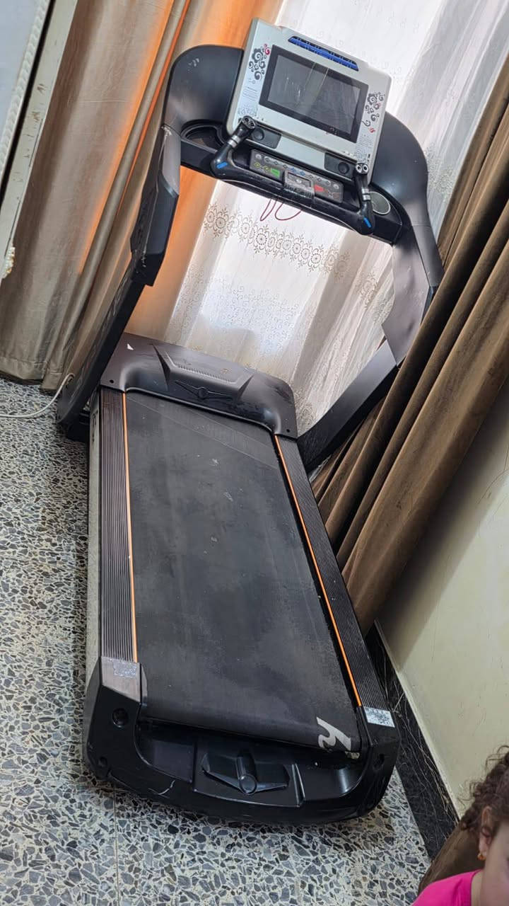 السلام عليكم من رخصت الادمن عندي هاذا جهاز جري للبيع بعده جديد مستخدم شي قليل  

          الجهاز عل فحص وعل ضمان 

يتحمل اوزان عاليه 200كيلو يتحمل 
السعر 450الف وبي مجال الشراي 
المكان داخل الرمادي 
الاستفسار على هاذا الرقم 
***********
