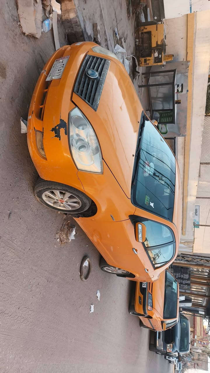 جيلي موبل  موديل 2011  سياره نضيفه مصبوغة عام أثر جراد بدون حادث تبريد يحتاج بس غاز مكانه ديوانيه سعر 44 وبيها مجال ***********
