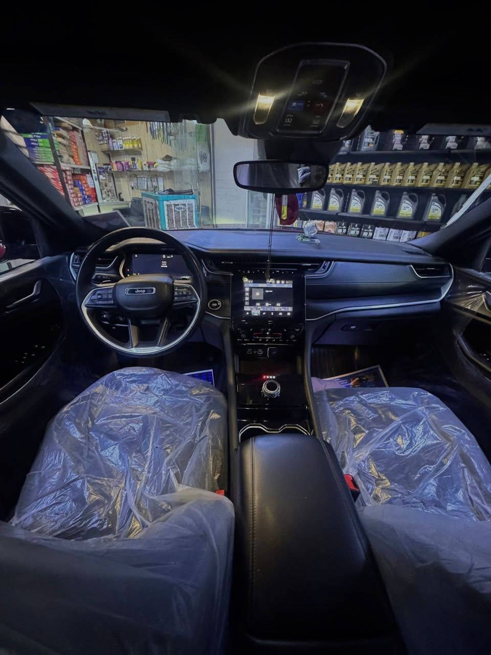 جيب ٢٠٢٣ 
فول مواصفات عدا فتحه 
ماشيه ٥٥km 
قطعتين صبغ بدون داخل 
سياره جاهزه من كلشي 
كير مكينه مكفولات 
٧ راكب سياحي 
تدفئه كشنات 
تحكم ستيرن 
محرك ٦ سلندر
سعر ٢٣٧ وبيها مجال 
اتصال 
***********
