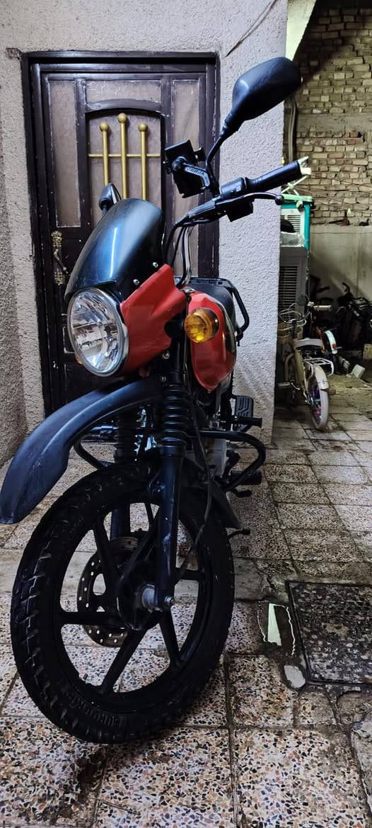 السلام عليكم بوكسر للبيع موديل 2022 نزول شهر ١٢ دراجه خير من الله كلشي كامل بيها اي نقص ما بيها اوراق اصوليه
محرك ما مفتوح كهربائيات كلهن شغالات  
بدون رقم العسر مليون او ٤٠٠ او بيها مجال بسيط العنوان بغداد حي العامل للتواصل ***********
