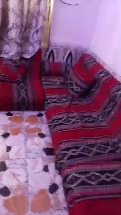 ديوان تخم كامل مرتب ونضيف جدا تقريبا 14 مقعد 
 وياه مخاديد او تجوات سعر 280 الف 
مكاني بغداد الحسينيه 
رقمي 
***********
