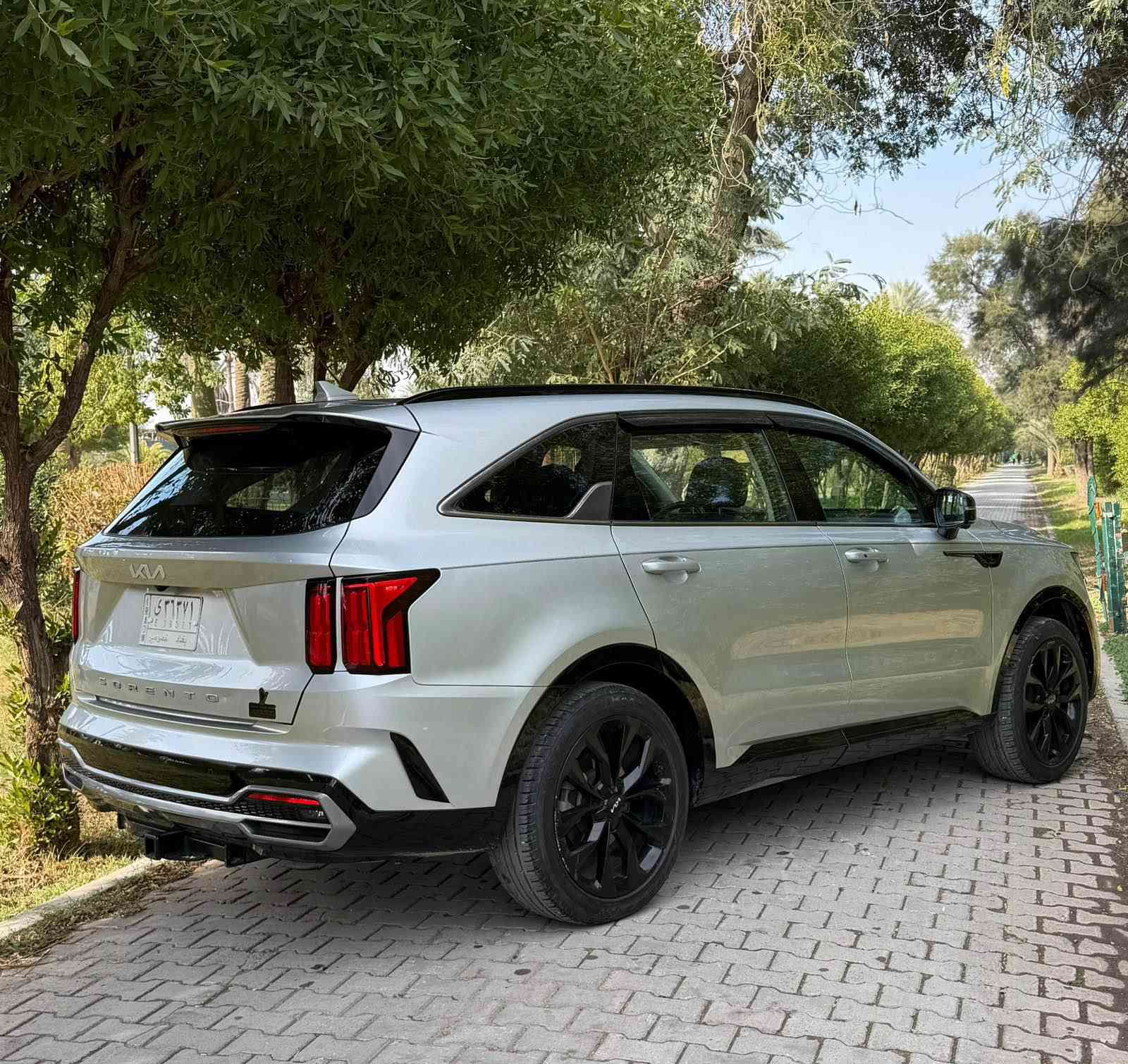 كيا سورنتو 2022 السياره فووول مواصفات خمس كامرات كشن ميموري تدفئه تبريد كشنات وبعد بيها هواي مواصفات اعلى فئة بالسورنتو حادث بنيد مبدل نفس اللون بدون صبغ وجاملغ بارد ماشيه 79 الف ميل مكانها بغداد العامريه السعر 235 وبيها مجال ان شاءالله 
*********** بغداد, العراق
