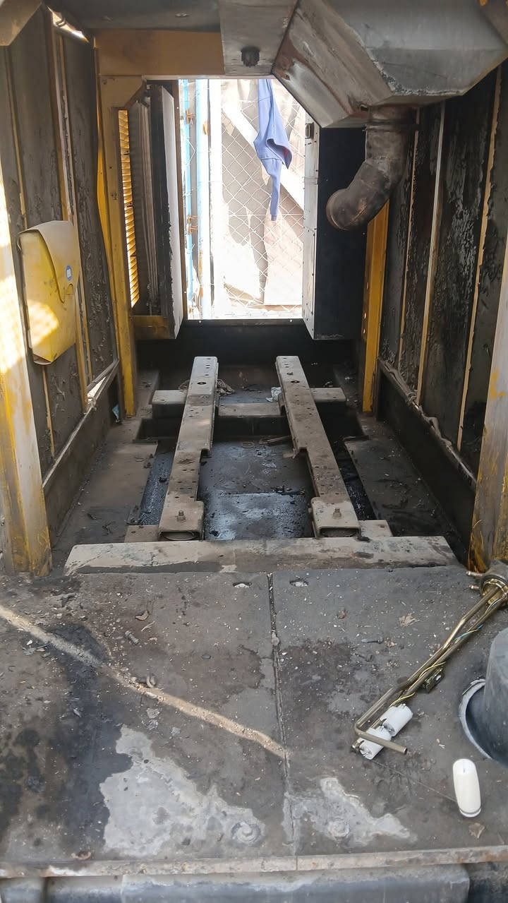 كاتم للبيع طول ٤ متر  ارتفاع ٢متر العرض ١٤٠   السعر ١٢ ورقه  مكان نجف  ***********
