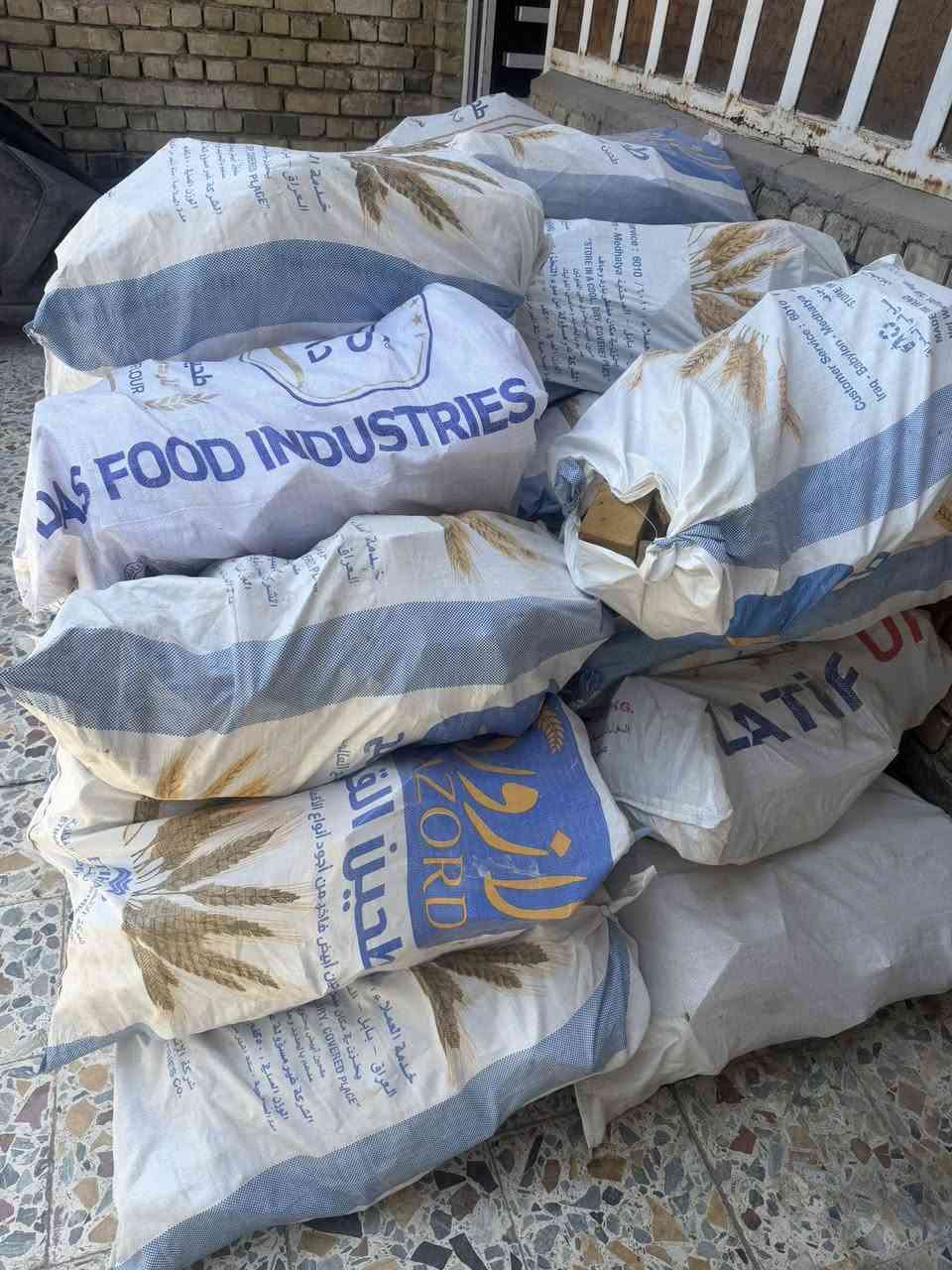 على بركة الله حطب لشوي لشاي للطبخ  للمواكب سعر كونيه 10 الاف كونيه كبيره مال طحين مكاني بغداد بلديات *********** واتساب متوفر حطب يابس قوي مرتب
