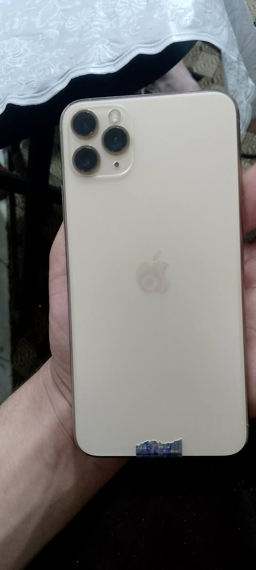 السلام عليكم ايفون 11 برو ماكس الاون ذهبي ذاكره 256 جهاز كلشي مابي فقط مبدل بطاريه وبي خنه بل سماعه الاماميه وبدون ملحقات فقط شاحنه وياا
السعر350 فقل  .....
 للاستفسار ***********
