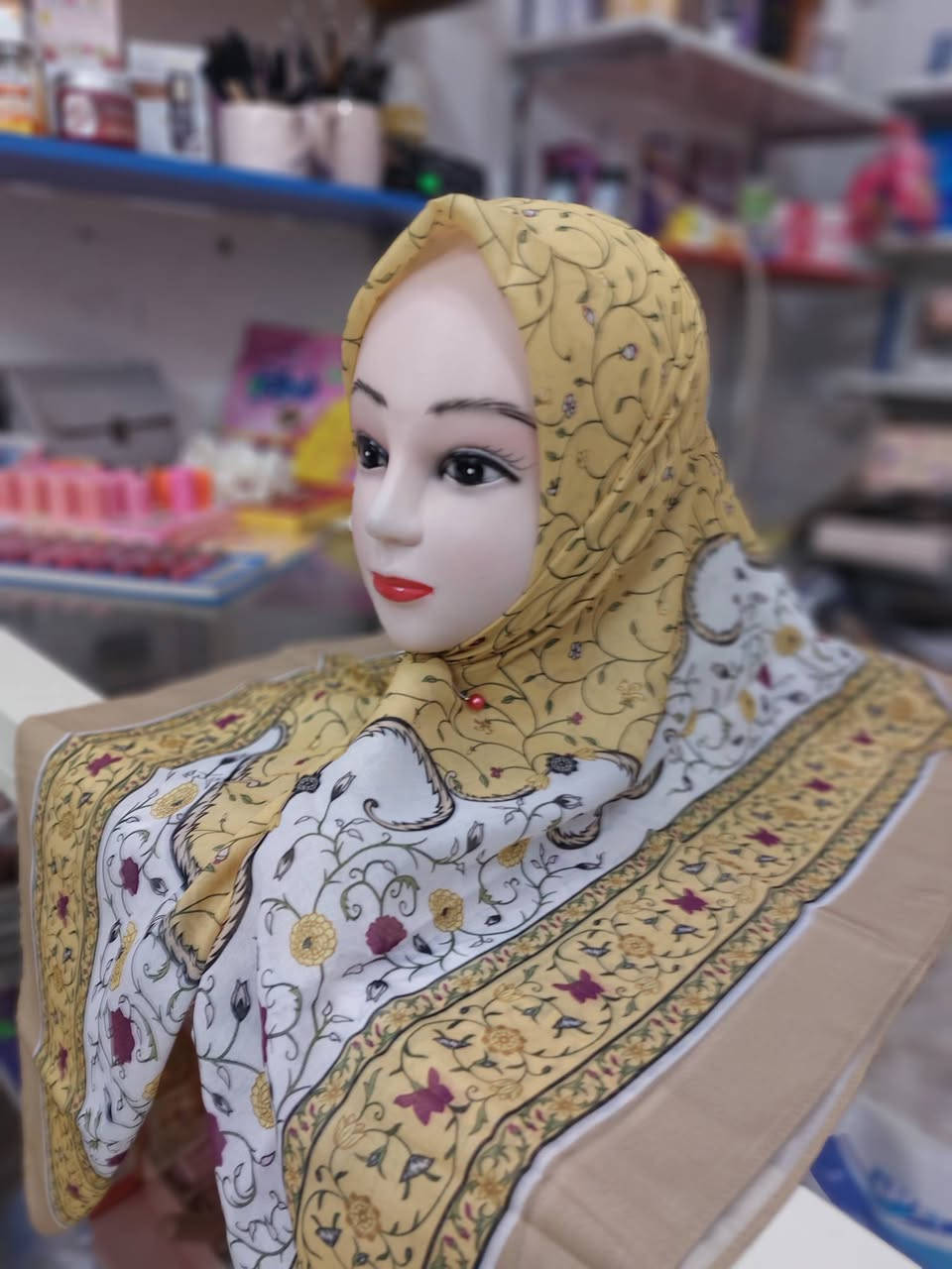 ✨ وصلنا جديد ✨
ربطات بخامة لطيفة وباردة 🌿
مناسبة للاستخدام اليومي ومريحة جداً خصوصاً بأجواء الصيف ☀️
🎀 ألوان جميلة ومتنوعة
🎀 خامة ناعمة ومميزة
🎀 سعر جميل ومناسب للجميع
دللي إطلالتك بربطة أنيقة تضيف لمسة جمال لحجابك 💫
📍 العنوان: بابل – الحلة – البكرلي
قرب مدرسة بردى
📲 للحجز والاستفسار واتساب:
***********
 حجابات وكوزمتك الهادي  
كل ما يخص الأناقة والجمال بانتظاركم
