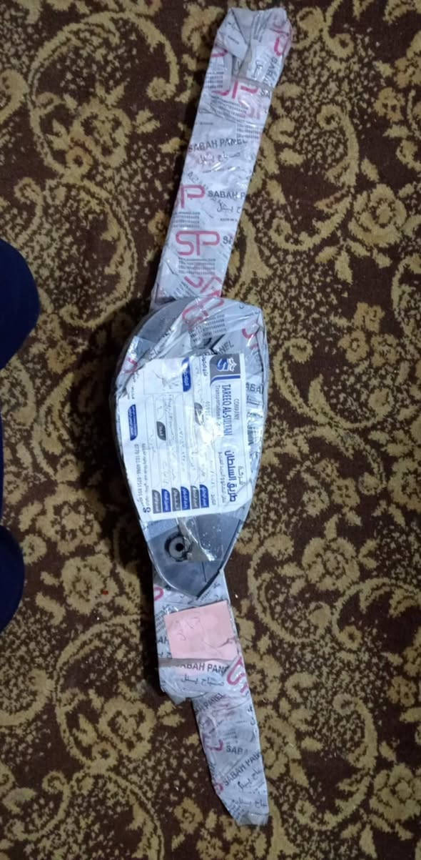 اغراض اوبل اوميكا 90 
السلام عليكم هاي الأغراض الي بقت بعدها ما انباعت الي يحب يأخذها يتواصل وياي اني خارج العراق حاليا والغراض غراضي لكن حاليا هي موجوده عند اخويا بحي العامل بغداد للعلم ما عندنا توصيل اللي يحب يتفضل ياخذها 
هاي مال دشبول جديدة ترى بس اللاصق لاطش عليها من 7 سنوات حتى ما استعملتها سعرها 15 الف
الترايش مال جام أربعة جديدة لكن بسبب الخزن للاسف اكو واحده بيها كسر صغير  سعرها 5000 دينار 
قبضة مال كير اوتوماتيك 2000 دينار جديدة 
قبغ مال جداحة الليط موجودة 7000 دينار


**إذا كنت صاحب هذا الإعلان وتريد حذفه لأي سبب، رجاءا أرسل رسالة إلى الدعم الفني**