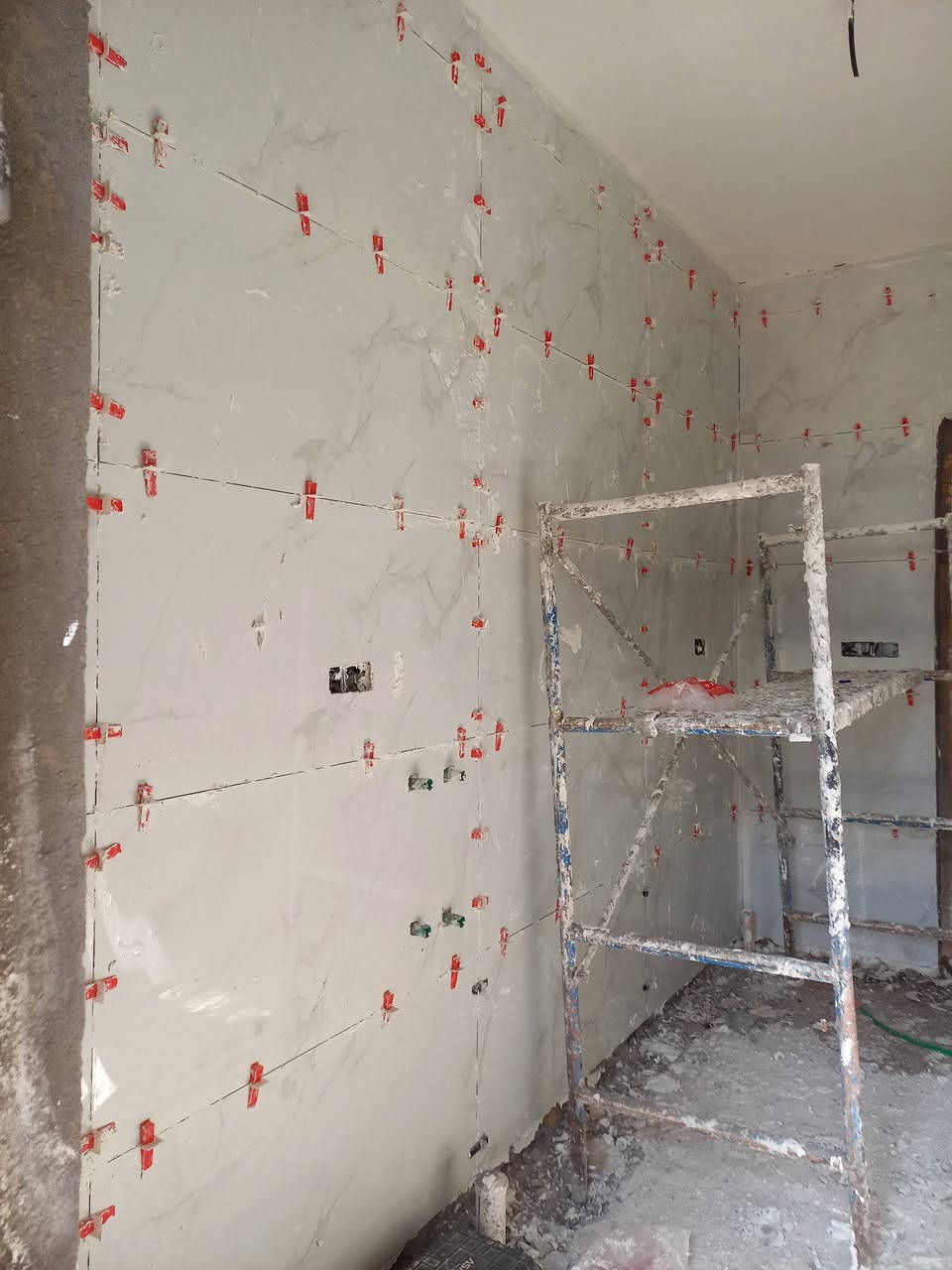 خلفه سيراميك والباخ شغل درجه والتزام بل عمل متفرق حاليأ وات ساب او اتصال ***********
