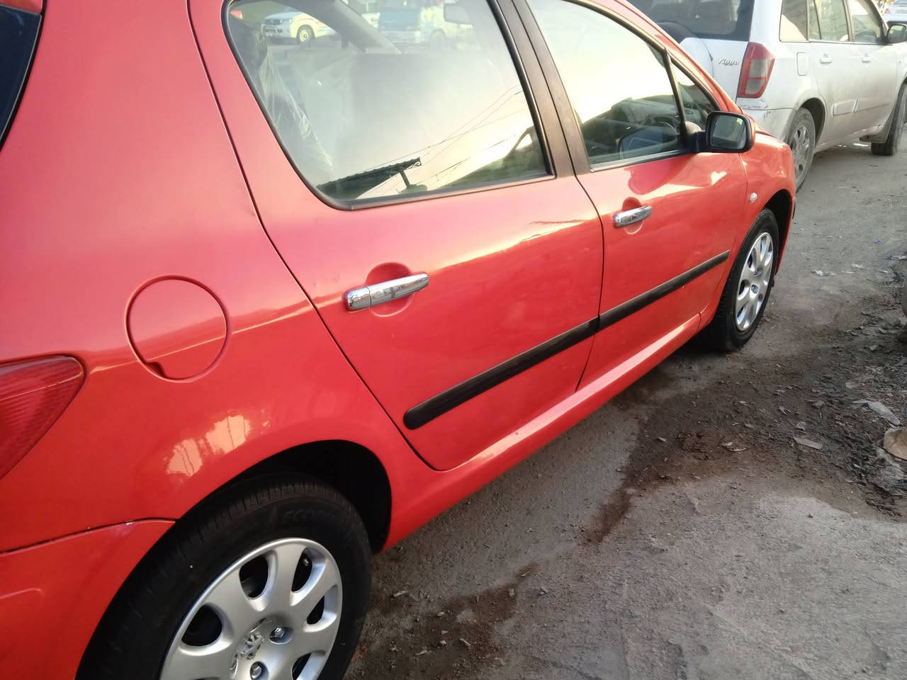 السلام عليكم بيجو 2005 بيه مكانات صبغ مكفولة من الظربه كير مكينه صدر تخم تاير  كهربائيات دواخل بلاد تبريد ثلج ثلاجه شغاله السعر 55 بيه مجال حك الجيه ***********
