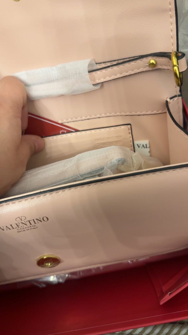 جنطة ختم فالانتينو


**إذا كنت صاحب هذا الإعلان وتريد حذفه لأي سبب، رجاءا أرسل رسالة إلى الدعم الفني**