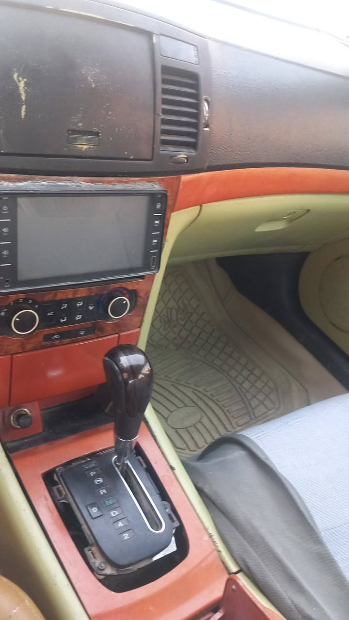 شوفرليت ابيكا للبيع السعر النهائي وبدون عمله ٣٠ رقم ميسان مكانهه العماره حداده ٨٠بالميه مكينه وكير اوتماتيك مكفوله كشر لادعمه ولاضربه شوف العين  غرفه نضيفه السياره وارد خليجي بيهه نقص كتفات مال اضويه وتيريد عوزه كمبريسر بس شد يعني مشتري الاتصال ***********بي وات ساب
