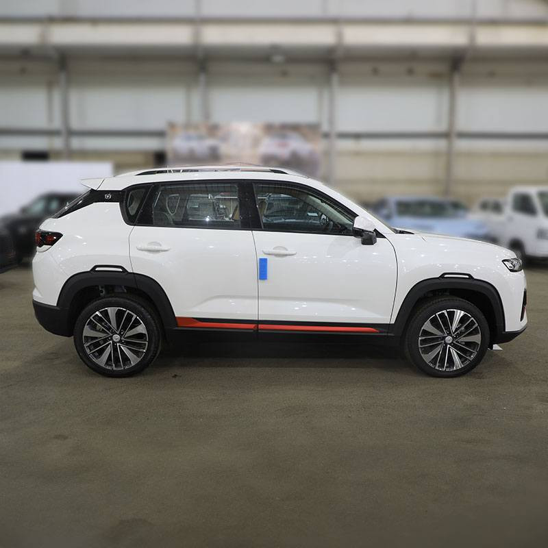 ​🚗 للبيع: شانجان CS35 بلس 2024 (فول مواصفات ) 🚗
معروضة للبيع سيارة Changan CS35 Plus موديل 2024، شكل 2025 الفئة الأعلى في مواصفاتها  بحالة الوكالة وتصميم عصري يجمع بين الرياضية والفخامة الاقتصادية.
​⚙️ المواصفات الميكانيكية والأداء:
​المحرك: 1.4 لتر تيربو (Blue Core) بنظام حقن مباشر GDI، يولد قوة 156 حصان.
​ناقل الحركة: أوتوماتيك 7 سرعات مزدوج القابض (DCT) أداء سلس وقوي.
​عزم الدوران: 260 نيوتن متر لإنطلاقة مميزة.
​اقتصاد الوقود: ممتازة جداً واقتصادية (خزان وقود بسعة 53 لتر).
​✨ المظهر الخارجي والرفاهية:
​فتحة سقف بانوراما بالكامل تعطي رحابة للمقصورة.
​إضاءة أمامية وخلفية Full LED بتصميم ثلاثي الأبعاد مع مستشعرات تلقائية.
​جنوط ألمنيوم مميزة مقاس 18 إنش.
​صندوق أمتعة خلفي ذكي (يفتح ويغلق كهربائياً بلمسة زر).
​💺 المقصورة الداخلية والتقنيات:
​مقاعد من جلد النابا الفاخر باللونين العسلي والأسود الرياضي.
​شاشة وسائط رقمية باللمس مقاس 10.25 إنش مجهزة بنظام الملاحة وربط الهاتف.
​نظام تكييف أوتوماتيكي مع فتحات تكييف خلفية وفلتر تنقية الهواء المتطور PM2.5.
​تشغيل عن بعد + زر تشغيل المحرك (بصمة) + فرامل يد كهربائية.
​🛡️ أنظمة السلامة والأمان (الأعلى في فئتها):
​كاميرات محيطية 360 درجة لكشف كامل الزوايا (رؤية عين الصقر).
​مثبت السرعة التكيفي (ACC) الذكي مع خاصية التوقف والتسارع التلقائي.
​نظام التحذير من التصادم الأمامي مع الفرامل النشطة للتوقف الطارئ.
​نظام التحكم الإلكتروني بالثبات من بوش (BOSCH ESP 9.3).
​حالة السيارة: بحالة الوكالة جاهزه 100٪
​الضمان: [ تحت ضمان الوكالة]
لللاستفسار( مراسلتنا خاص او اتصال و واتساب ***********)
