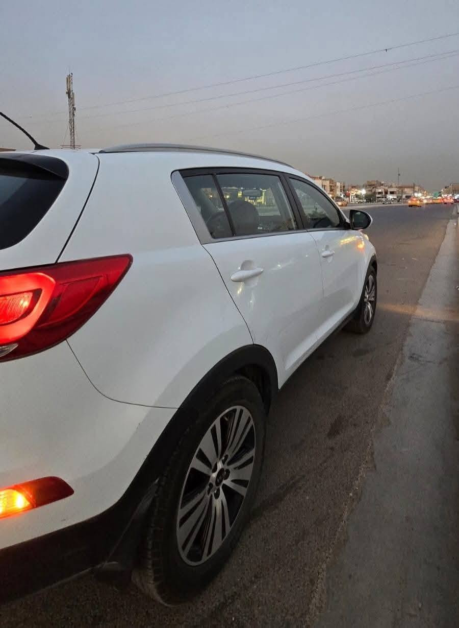 🚘✨ للبيع – كيا سبورتج موديل 2015  

📍 المواصفات:  
✅ خليجية – استعمال نظيف جداً  
📊 ماشية 112,000 كم  
⚙️ محرك دوش 2000 يعمل بالبنزين العادي  
🛡️ كير + محرك مكفول  
❄️ تبريد ثلاجة شرط  
🔧 صدر حدادية جديدة  
🛞 تخم تايرات جديد  
🪑 الأرضية والكشنات مغلفة جلد  
🎥 كاميرا خلفية بلادي بالمراية الوسطية  
🖥️ شاشة كاربلاي مركبة حديثاً  
📡 حساسات خلفية  
🎨 بيها رصعات فقط بالتكمة والقمارة (مبين بالصور والسونار)  

📍 مكان السيارة: الشرطة الرابعة – بغداد  
📞 للتواصل اتصال مباشر: ***********  
💵 السعر المطلوب: 148 ورقة  

#كيا #سبورتج #Sportage_2015 #سيارات_العراق
