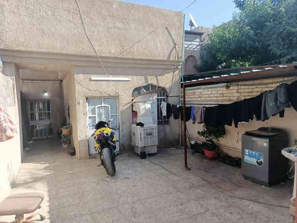 بيت م ١٠٠ متر طابو حوش جبير تواليت خارجي حمام داخلي استقبال وصاله مطبخ وغرفه جبيره منطقه الحسينيه الجريخي شارع أبو رسول مقابل مطعم جكن خلف اسواق عمي السعر ٥٥ وبي مجال للشراي الهاتف ***********
