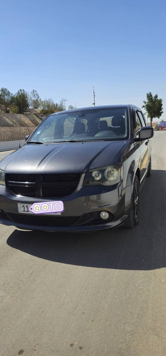 بيع دوج كرفان موديل 2018
لون السيارة نفطي 

رقم بغداد بسمي 

💠محرك وكير شرط 

💠تبريد 3 قطع ثلج 

💠كشنات سياحي بلع 

💠تحكمات ستيرن 

💠نظام تقليل صرفيات البنزين 

💠 6 جامات كهربائي 

💠محولة كهرباء 110 

💠طخم اطارات جديد 

💠سيارة ماشية 80 قابل للزيادة 

💠كشن السايق والنفر كهربائي 

💠كاميرا مع شاشة 

💠هيتر بل مرايا 

💠سيارة دوج GT وبكامل مواصفاتها 

💠تحكمات ستيرن مع شاشة عطلات 

💠شرط التحويل 

💠السعر 125 بيها مجال بسيط 

📍مكان السيارة النجف خان المخضر
ولسونار بداخل صور
***********
