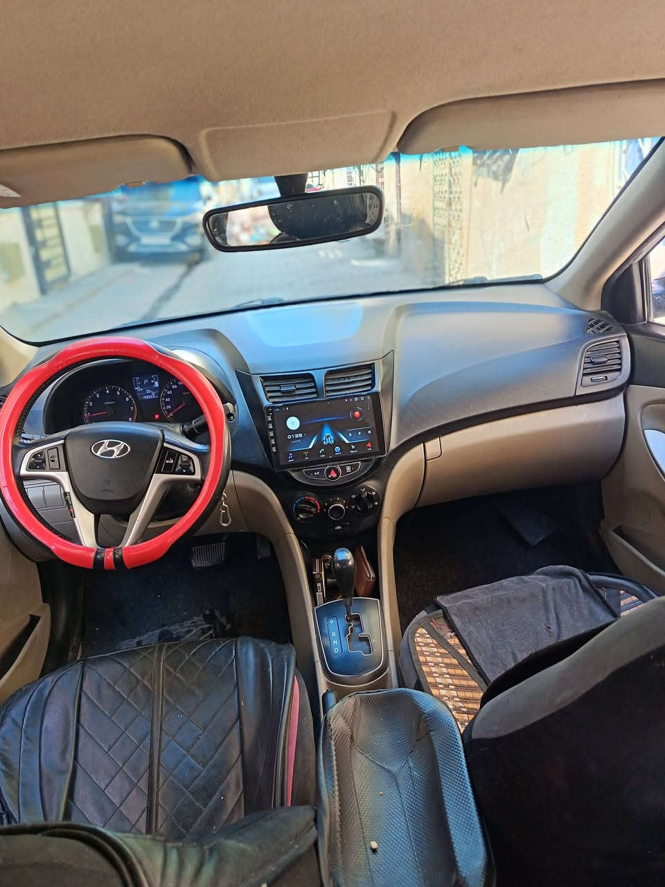 سلام عليكم اكسنت خليجي محرك ١٤٠٠ سياره محرك شرط.. صدر ٨٠ ٪ السياره  سونارها موجود بلصور  بيها ملاحظه خابرني وافهمك عليها سياره ترايها وين ميعجبك السعر ٧٨ وبيها مجال
***********
