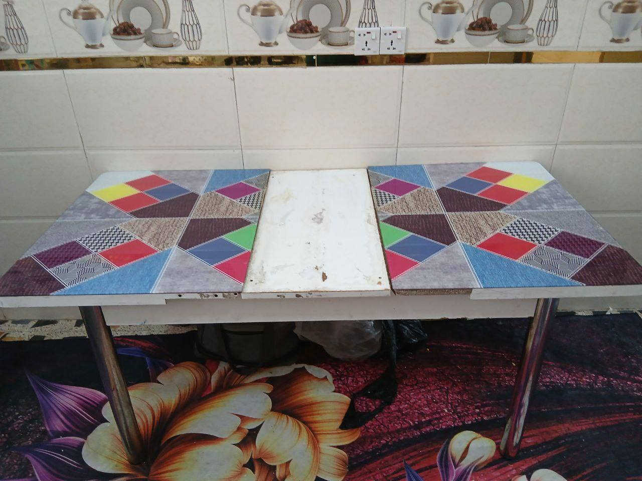 السلام عليكم
للبيع ميز طعام يكبر و يزغر بدون كراسي 
سعرة 25 الف مكاني بغداد مدينة الصدر 
***********
