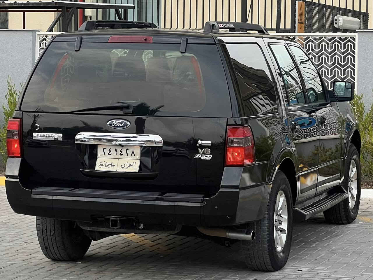 السلام عليكم فورد اكسبديشن 2012 خليجي نيڤا بتره  رقم شمالي شرط التحويل
مكينه كير مكفول شرط الفحص حجم المكينه ٥٤٠٠ ثمانيه سلندر 
صدر امامي خلفي جديد تبريد تدفئه كله شغال بدون نقص 
بابتين مبدلات ومصبوغات وجاملغ امامي مصبوغ 
المواصفات خليجي معروفه فول 
فتحه سقف 
سكليتر كهرباء 
سبعه راكب ثلاث قطع تبريد منفصل 
كشن كهرباء 
داخل بيجي 
شاشه كار بلي اصليه 
كامره خلفيه جامات خلفيه اخيرات كهرباء  
رمز باب
وبعد بيها مواصفات 
مكاني بغداد حي الجهاد 
السعر ١٢٧$ وبيها مجال 
رقمي ***********
***********
