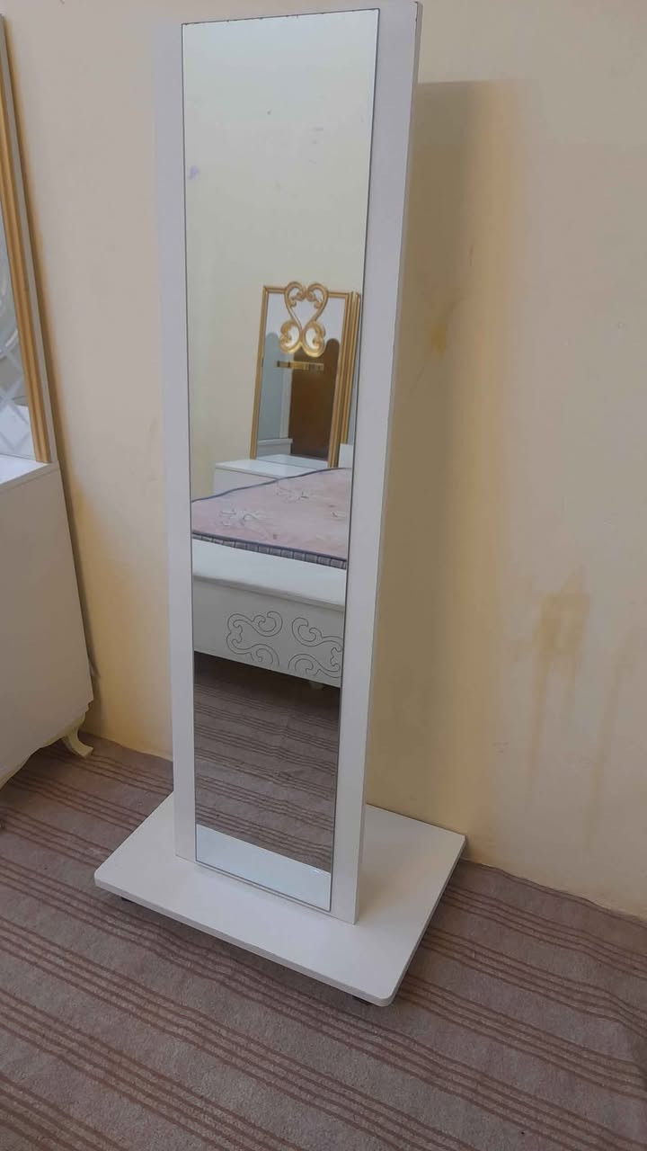 غرفة نوم تركي مستعمل ٨ قطع السعر ٦٠٠ الف قفل 
عنوان بصره زبير
***********وتساب الزبير, البصرة
