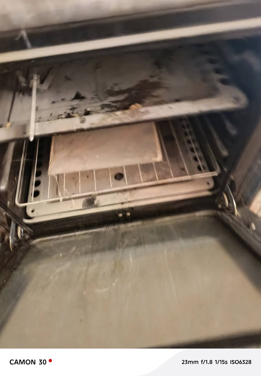 للبيع غراض جدا نضيفه بس بلمخزن وتراب عليهن وبعد سبالت مصورتهن وطباخ جبير وغساله اوتماتيك عنوان تاجيات ***********
