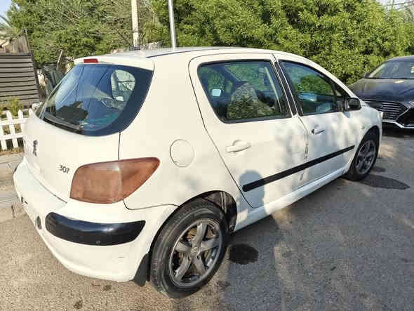 سلام عليكم 
بيجو ٣٠٧
٢٠٠٥
رقم بغداد بسمي 
كير مكينه جاهزه 
تخم تاير نضيف
بيه شي قليل صبغ بل جاملغ الخلفي 
داخله نضيف 
عليه ادامه كامله 
ما ناقصه شي 
رايده ب٤٧ وبيه مجال شي قليل
***********
