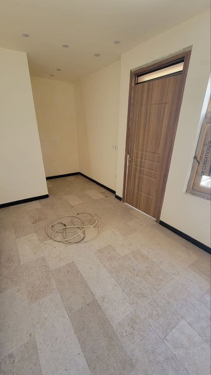 🏡 بـيـت للإيـجـار
📍 المساحة: 60متر  معزوله عزل تام ترهم طالب طالبات أو عرسان

🔻 الـطـابـق الأرضـي يحتوي على:

صـالـة 🛋️

مـطـبـخ 🍳

خـدمات 🚿

🔺 الـطـابـق الثـانـي يحتوي على:

غـرفـتـيـن 🛏️🛏️

خـدمـات 🚽

ايجار 600 قفل

📞 للاستفسار والمراجعة:

مـكـتـب أرض القـمـة للوساطة العقارية

الاتصال على الرقم:   ☎️

📱 يـوجـد واتـسـاب:***********
