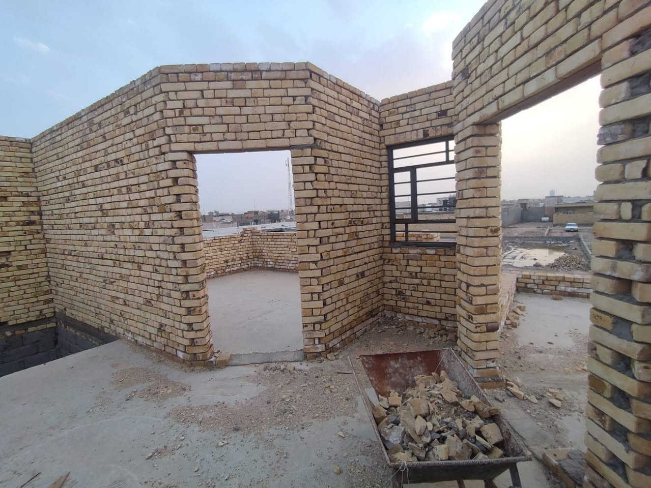 بيت يصير خلف العلوه القديمه مساحه 200 متر طابقين السعر 45 وبيه مجال مكلف بانشر نتصال ع رقم  ***********
