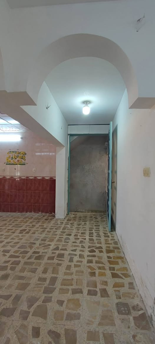 للأيجارالشقة الطابق الثاني(المساحة220م)🏘️ 
الموقع الشقة حي الصديق الثانية قرب متوسطة الرياض للبنات 

 3غرف نوم واسعة وهول ومطبخ وصحيات وبلكونة وبيتونة وسطح

(بدل ايجار الشقة350الف) 

للاستفسار مراجعة مع مكتب الوطن للتجارة العقارات 
او الاتصال على الارقام التالية 
كؤرك ***********
آسيا  ***********
