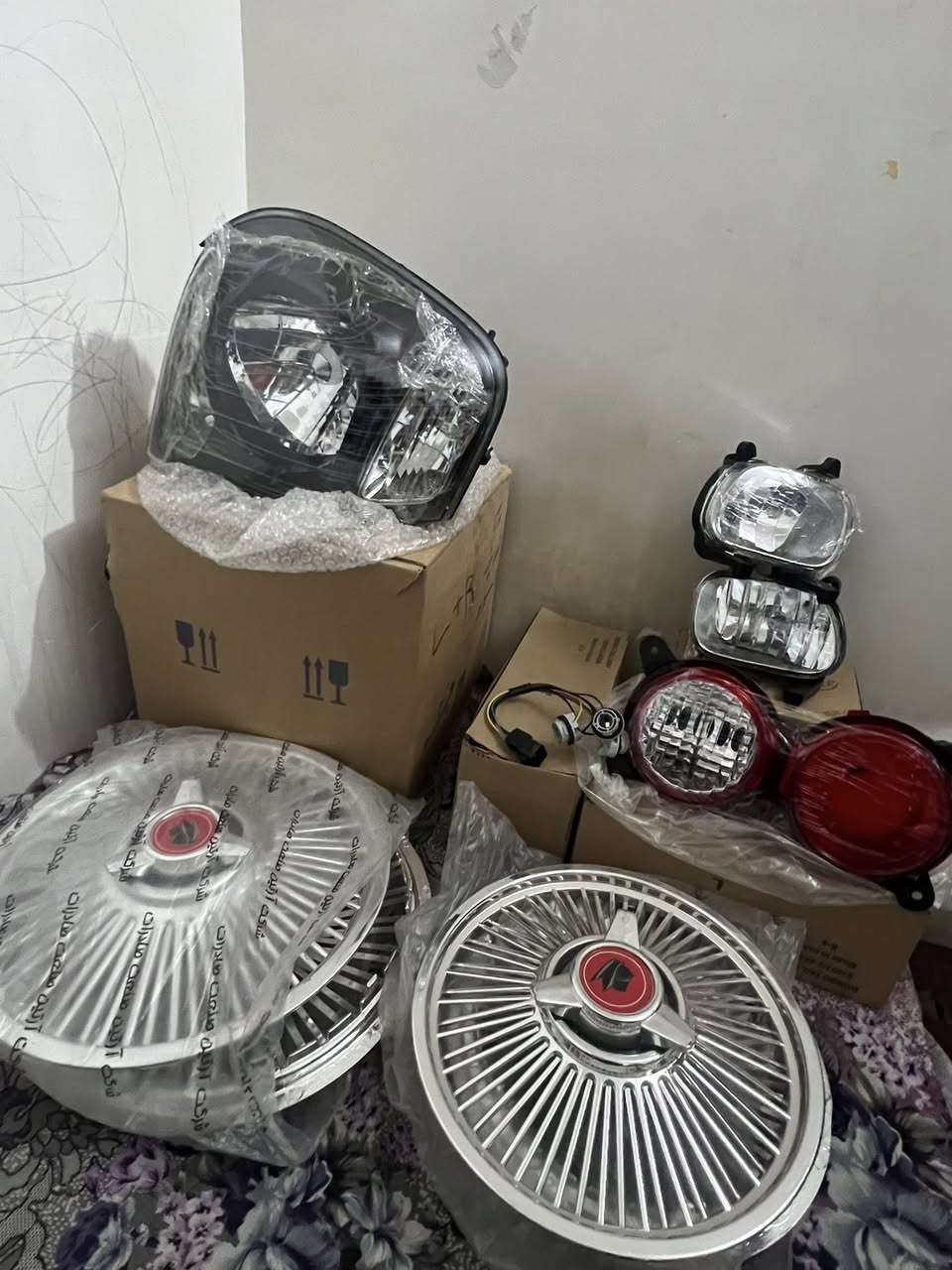 السلام عليكم شباب
هذني غراض اشتريتهن لسيارتي وتالي بعتها وماشديتهن 
قيم واخذهن  
مازدات 2007 الى 2019
بك لايت 
كبات عاديه
بروجكترات


**إذا كنت صاحب هذا الإعلان وتريد حذفه لأي سبب، رجاءا أرسل رسالة إلى الدعم الفني**