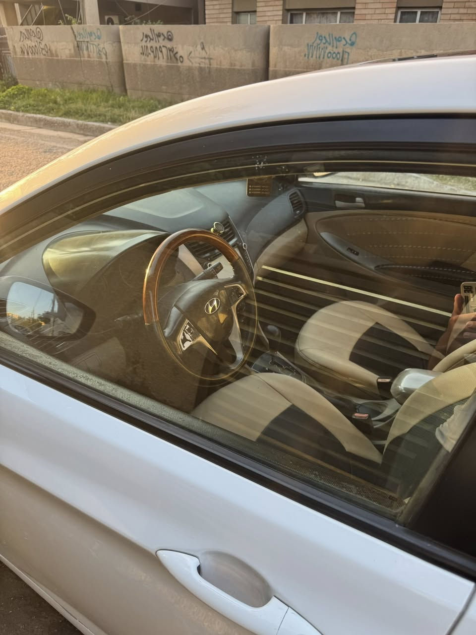 السلام عليكم اكسنت موديل 2016 محرك 1600 السيارة تبريد ثلج سلايد بيها فقط الدعامية الامامية صبغ وقطعتين بارد 
السعر 106 للاتصال ***********
