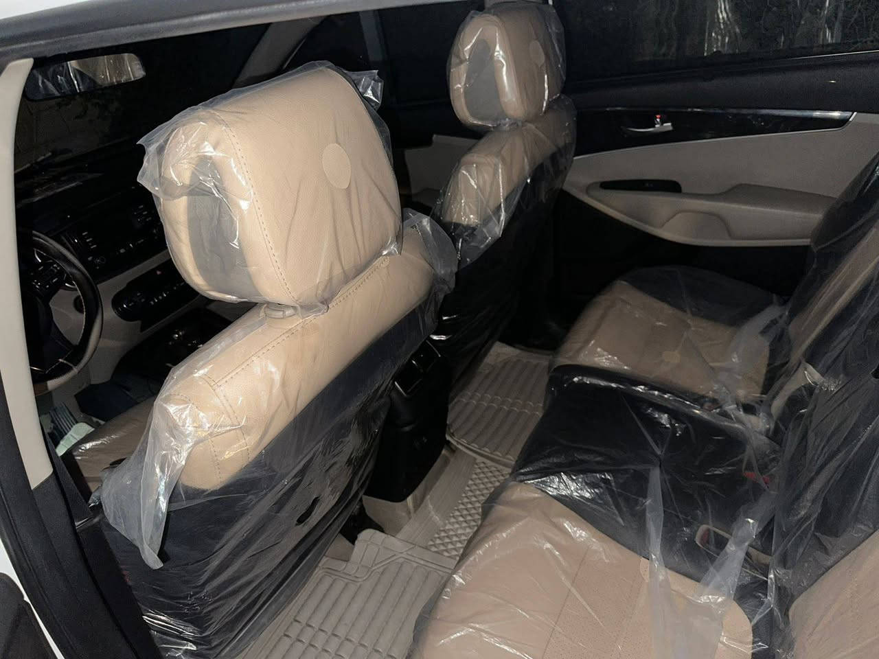 السلام عليكم ورحمة الله وبركاته 
سورنتو 2016 اربيل ـ باسم شركه 
خليجي ـــــ مكينه 2400 //4 سلندر ـ 
مكينه كير كفاله ـ ماشيه 121
بيها طخات بسيطه بارد جدا بسيط 
سنويه لل. 2027
7 راكب فول ماعده الفتحه 
سياره حلوه ونضيفه
شرط الفحص 
السعر---193$ مجال بسيط 
مكان السياره بصره ـ ***********
