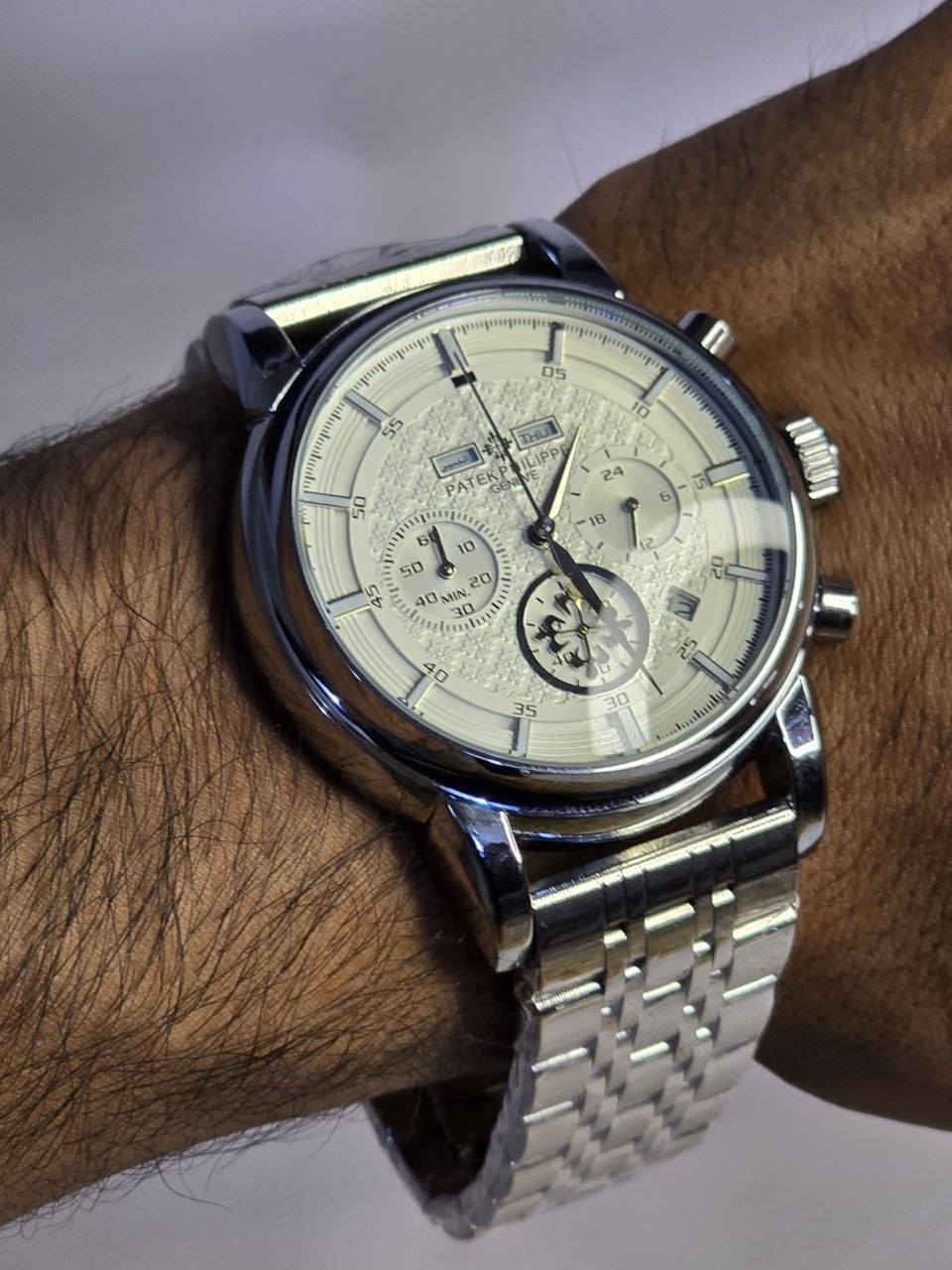 ساعة باتك فلب PATEK PHILIPPE
تحفة فنية 
لرجال الاعمال والمحبي الرسمي
مكينة كوارتز ( نظام ستوبوج) جميع السناتر شغاله 
هيكل يتانلس ستيل
ميناء مميزه ابيض وارقام لامينوس مزودة بمنفذ تاريخ واسبوعي (عربي+انكليزي)
زجاج زفير مزرق ضد الخدش
مقاومة الماء والغبار 
 قفل فراشة 
ساعة مختمة بالكامل

السعر :- 40 ع اول تم 
للحجز والاستفسار يرجى مراسلة الصفحه


**إذا كنت صاحب هذا الإعلان وتريد حذفه لأي سبب، رجاءا أرسل رسالة إلى الدعم الفني**