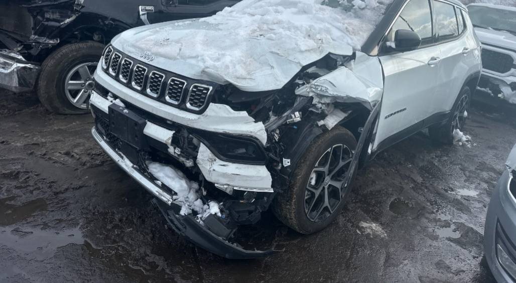 السلام عليكم
للبيع: جيب كومباس ليمتد تو كلر 🔥
السيارة بيها حادث بسيط 
فول مواصفات عدا الفتحة
حاليًا بالشحن وتوصل بتاريخ 2026/5/2، مشحونة لأم قصر وتم تحويلها للعقبة
السعر 73، فرصة حلوة للي يدور سيارة مميزة وبسعر مناسب


**إذا كنت صاحب هذا الإعلان وتريد حذفه لأي سبب، رجاءا أرسل رسالة إلى الدعم الفني**