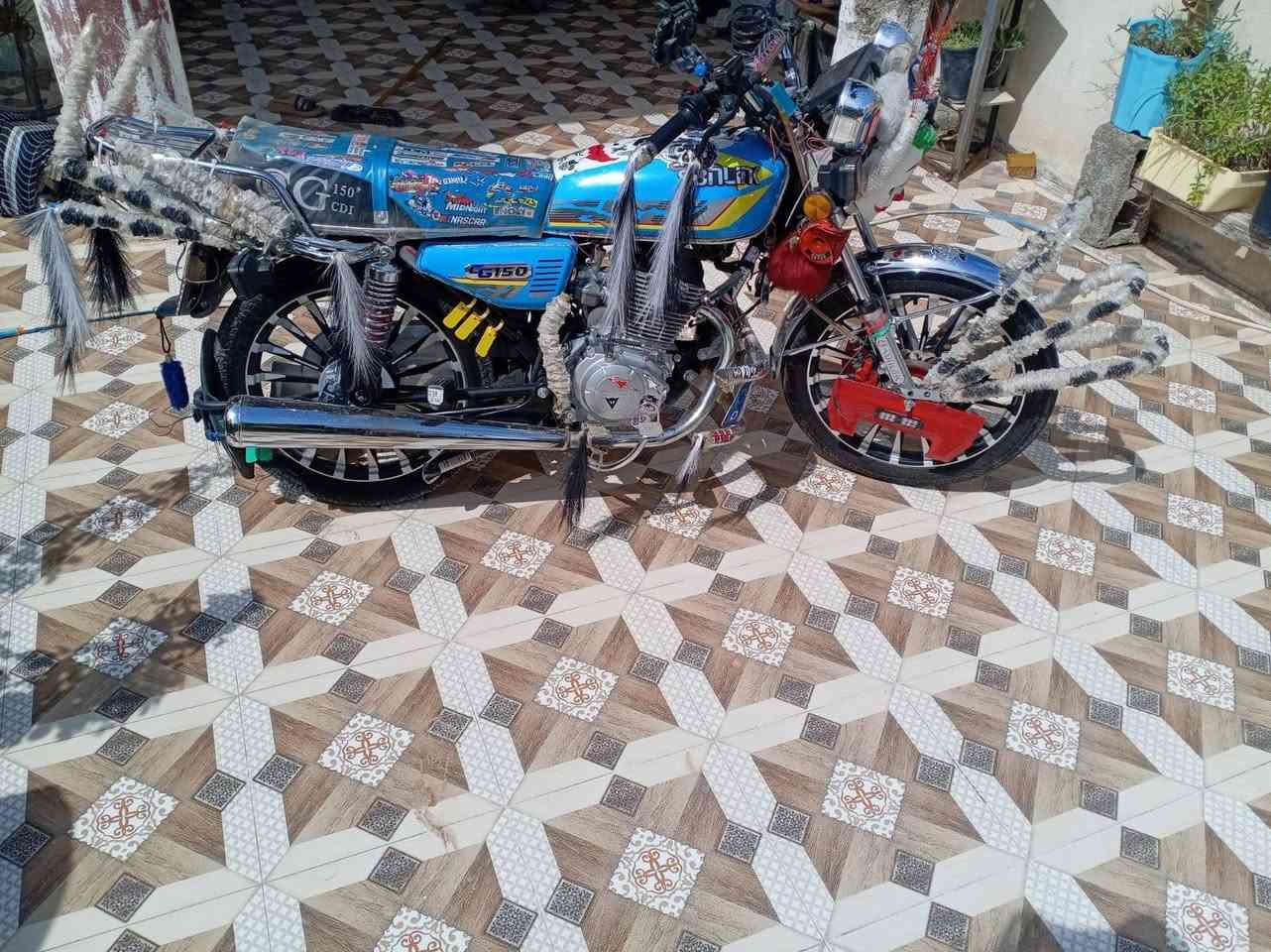 درجة سيفان موديل 25مكفوله كفاله عامه محرك اوراق درجة ماشيه الف دراجه متعوب عليه مكان درجة ديالى منطقة دور ازراعه السعر 850وبيه مجال ***********
