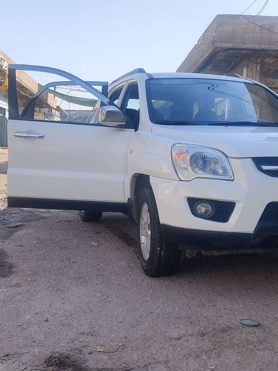 كيا سبورتج ٢٠٠٩ للبيع وارد كوري 
مكفولة من ضربة وبيها شبر صبغ  بالچاملغ الخلفي فقط 
كير ومحرك على وضع الشركة 
شاشة وكامرة خلفي 
السيارة جديدة مناقصة شي   
الإتصال 
السعر 125 وبيها مجال
***********

