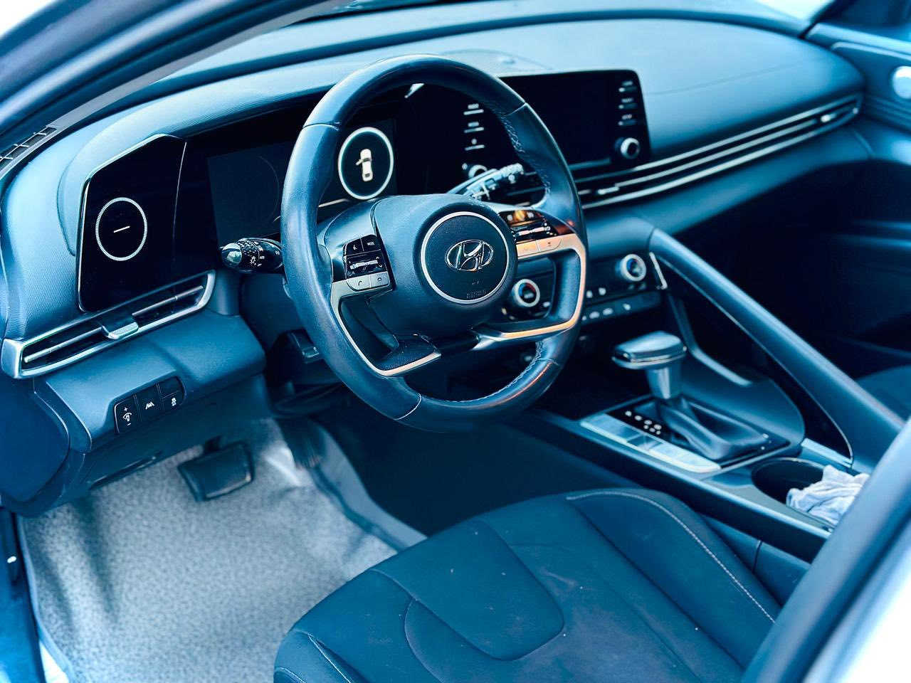 السلام عليكم للبيع الانتره موديل 2022 مكينه 2000 السياره جديده صور حادثها موجوده وبيها باب تبديل فقط الباقي مكفول  مكينه كير  كفاله بسمي شرط التحويل تخم تاير جديد السياره فول عده الفتحه  مكان بغداد السعر 155 وبيها مجال بسيط لاستفسار ***********
