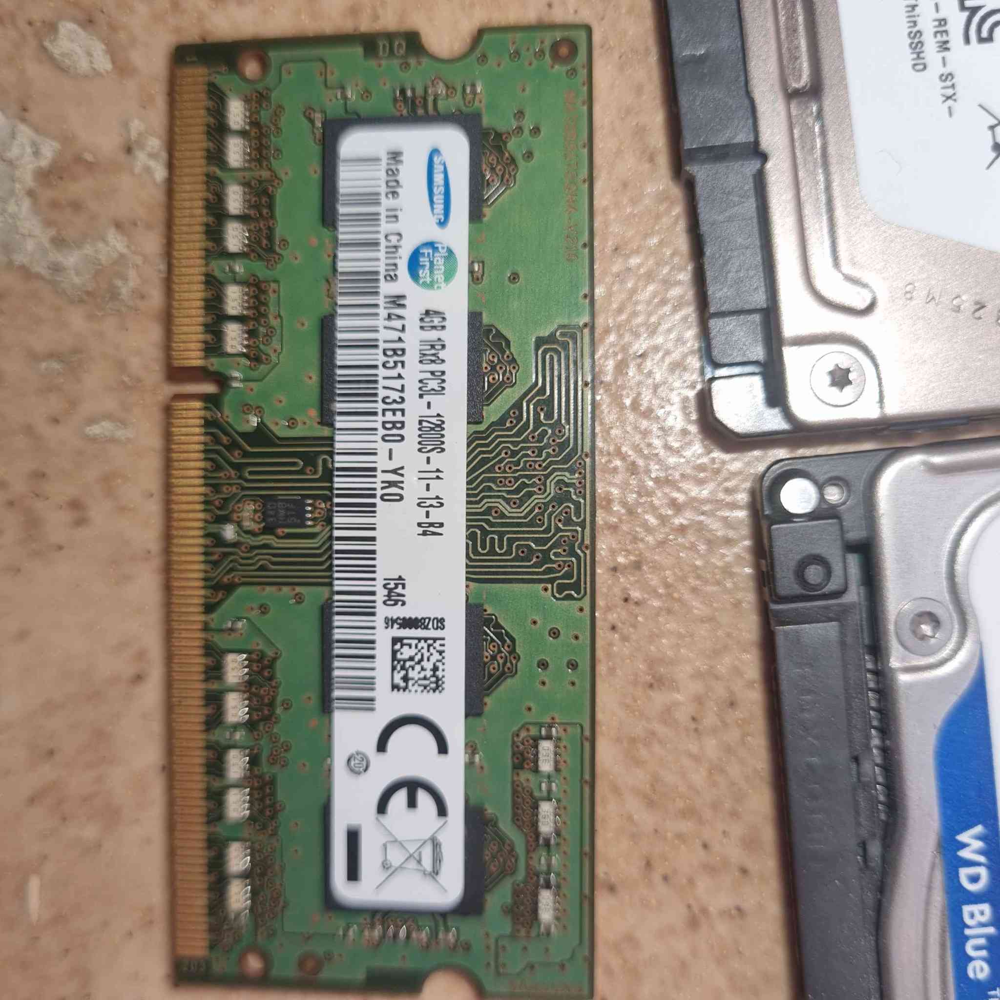 جويستك gamesir x2 type c مستعملة قليل مع الملحقات سعرها 35 الف
هارد 1tb wd و 500gb segate سعرهن 35 الواحد 20
رام 4gb ddr3 لابتوب سعره 15
 Nvme m.2 500gb sn5000s gen4 استعمال قليل جدا سعره 70 الف
متوفر توصيل لجميع المحافظات البصرة, العراق


**إذا كنت صاحب هذا الإعلان وتريد حذفه لأي سبب، رجاءا أرسل رسالة إلى الدعم الفني**