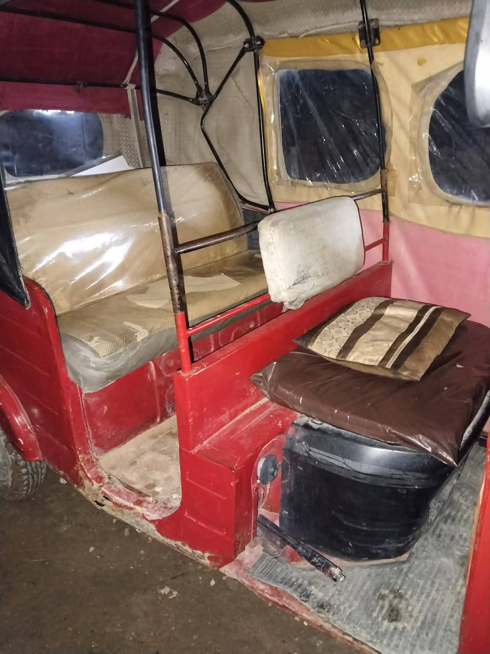 سلام عليكم تكتك البيع اوراق موديل 17تكتك ما عيشه سعر 2 مليونين مكاني بغداد سبع قصور رقم 
 ‏‪0771 907 7362‬‏
