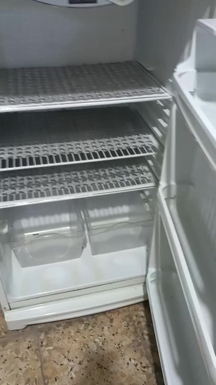 سلامو عليكم ثلاجه للبيع مبدل بيه فريز
فقط نظافه 95 من 100 ميز مرايه السعر35
مكان بياع
*********** وتساب
