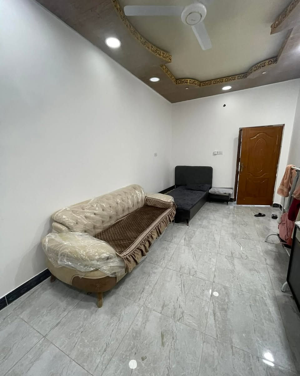 ⚠️السلام عليكم ورحمة الله وبركاتة ⚠️ 
💢 (دارللبيع)🏘
🏩 منطقة ٣٦
مساحه:- ١٢٥متر 
يتكون:- من غرفه وصاله ومطبخ واستقبال وصحيات داخليه وخارجيه 
الطابق الثاني:-غرفه فقط 
ملاحظه(لاتنسى لايك والمتابعه )
💲لمعرفة تفاصيل او السعر علق (تم)تصلك رسالة بكافة التفاصيل
🔷للاستفسار الاتصال على 
*********** ☎️ 
*********** ☎️ 
*********** 
💢مكتب الحداثة للعقارات والتوسط العقاري 

📌عنوان المكتب : #السماوة حي الصدر شارع النادي الرياضي مجاور  شركة نقليات الوسيط قرب  مطعم الخليج 
▪️https://maps.app.goo.gl/vFx5TztZpnyBGpSv7▪️ 

✅نستقبل جميع العروض والطلبات العقارية ✅
