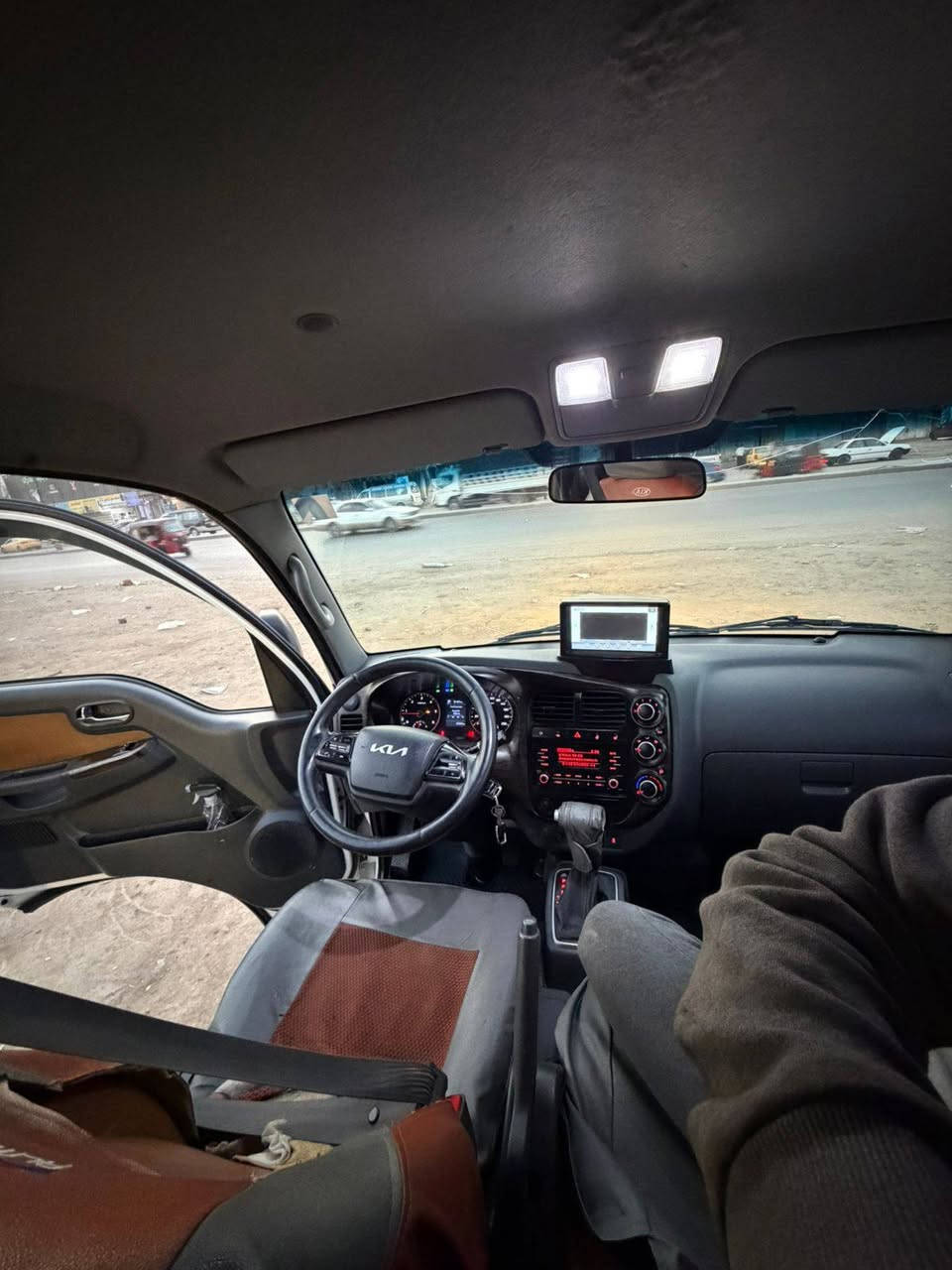 سلام عليكم مرخصت مدير الكروب كيا بنكو موديل 2022  بيهة بارد بل لغود ثنينهن الي فوك الماصدات وبيهة صبغ بل تكمة الي بجهة سايق طفرت عليهة حصواية ونصبغت وبل بنيد اكو رصعات مبينات والسعر اتصل وتدلل  ***********

