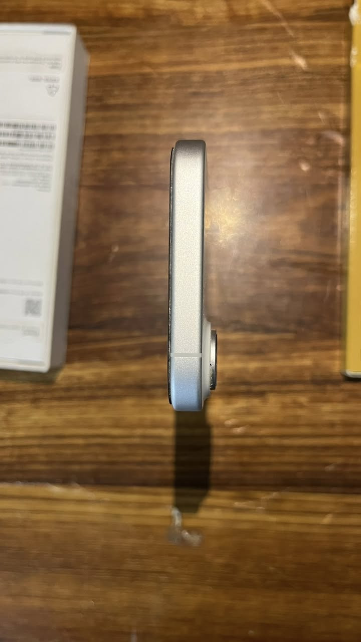 ايفون 17عادي
دبل خط 
ذاكرة 256
نضافة شوفت عينك 100
بطارية 99
للبيع او المراوس العنوان بغداد 
ومتوفر توصيل جميع محافضات العراق 🚚
***********وهذا رقمي
