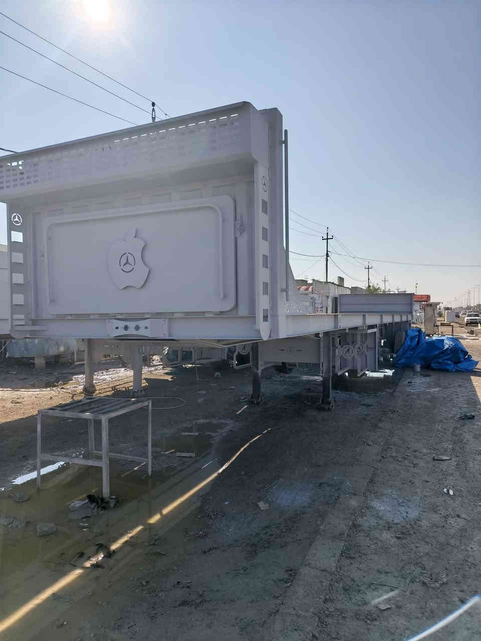 السلام عليكم عربانه للبيع جاهزه مضروبة رمل وأساس بوجهك صبغ 5 محاور الطول 1370 تفصال جديد حداد  مصطفى المهندس  سله اسبيرات  صدريه أم المناميه باب خلفي شاصي ١٦  دناكير والشريط صيني ١٤ مكان العربانه ديالى خان بني سعد السعر170$  بيهه مجال للاتصال ***********
